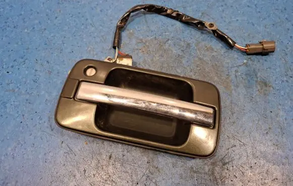 Isuzu Trooper Front door exterior handle
