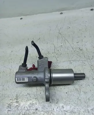 Audi A4 S4 B7 8E 8H Master brake cylinder