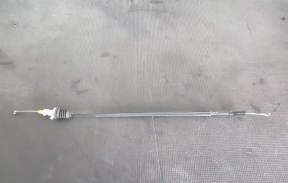 Volkswagen PASSAT B6 Gear shift cable linkage 