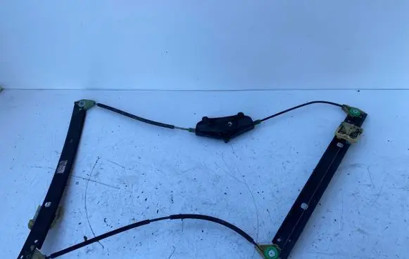Front window lifting mechanism without motor