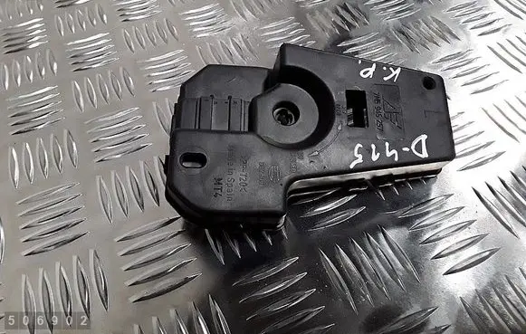 Ford Galaxy Tail light bulb cover holder 7m5945257
