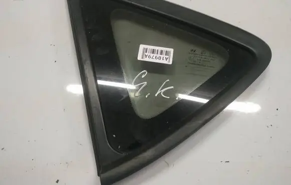 Hyundai i30 Rear side window as2