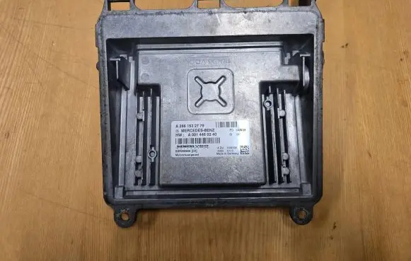 Mercedes-Benz C W204 Engine control unit/module A2661532779 5WK90904 A0014460240