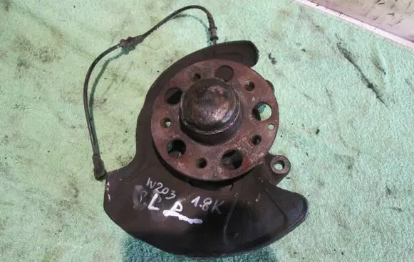 Mercedes-Benz C W203 Front wheel hub spindle knuckle
