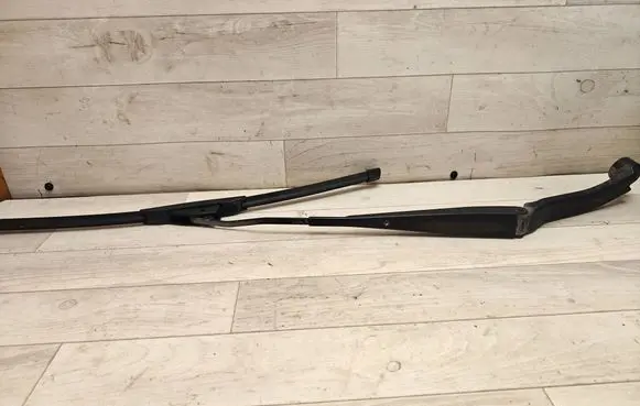 Mitsubishi Grandis Front wiper blade arm