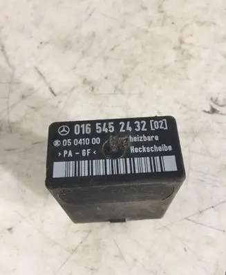 Mercedes-Benz Vito Viano W638 Coolant fan relay 0165452432