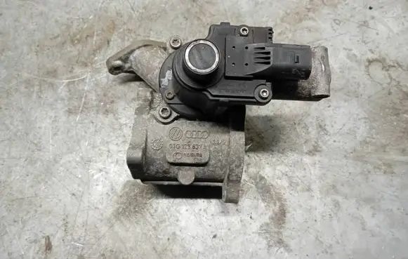 Volkswagen Caddy EGR valve 03G129637A