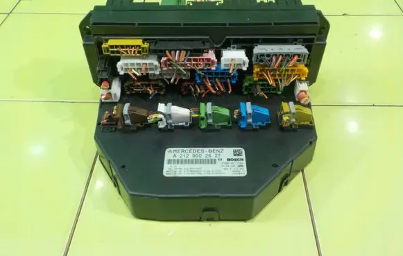 Mercedes-Benz E W212 Fuse box set A2129002627 BEZPIECZNIKOW