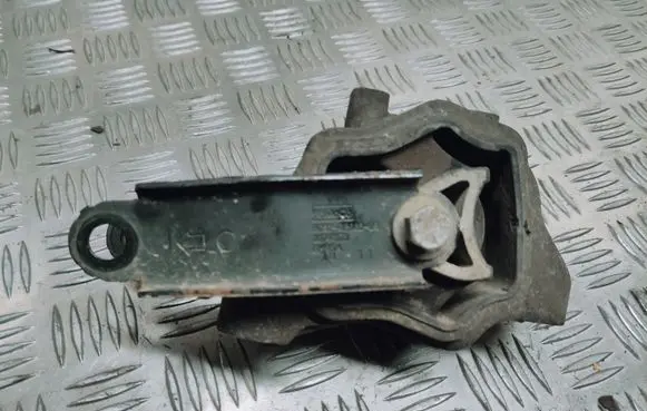 Volvo S80 Engine mounting bracket 30671219