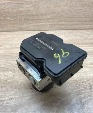Hyundai i40 ABS Pump 589203Z910