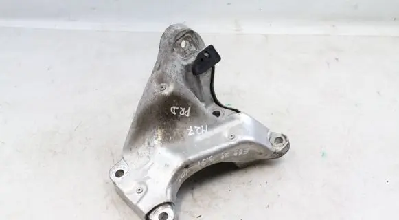 BMW Z4 E89 Engine mounting bracket 6772154 22116772154