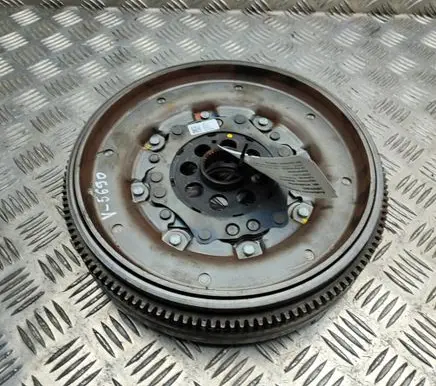 Volkswagen Golf VIII Flywheel 05L105266J