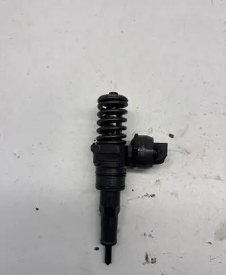 Volkswagen Golf Plus Fuel injector 038130073AG 0414720215
