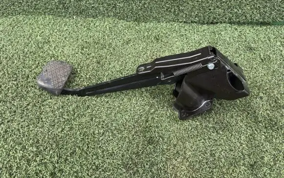 Mercedes-Benz Vito Viano W639 Brake pedal 6392901801 1232910082