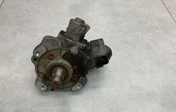Skoda Octavia Mk3 (5E) Fuel injection high pressure pump 04B130755F