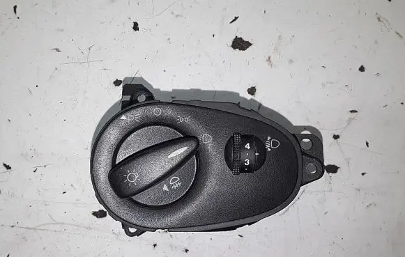 Ford Focus Light switch 04052524