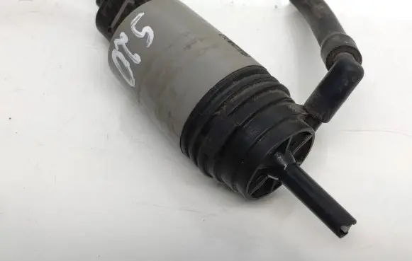 BMW 5 E60 E61 Windscreen/windshield washer pump 6934159 67126934159