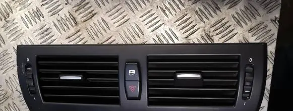 BMW X3 E83 Dash center air vent grill 3400074