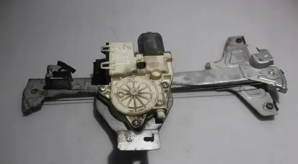Citroen C4 I Rear window lifting mechanism without motor