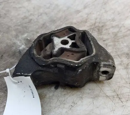 Volvo V60 Engine mount bracket 31330138