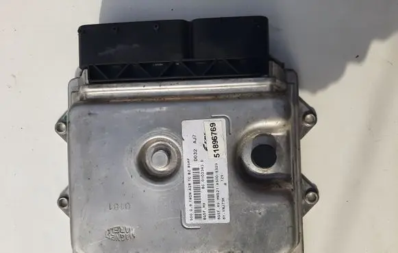 Fiat 500 Engine control unit/module 8GSFH9 51896769