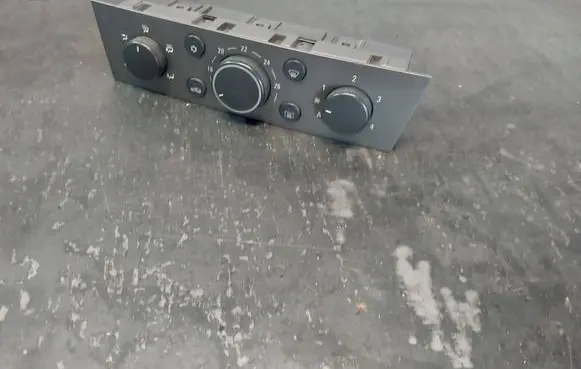 Opel Vectra C Climate control/heater control trim 74670703