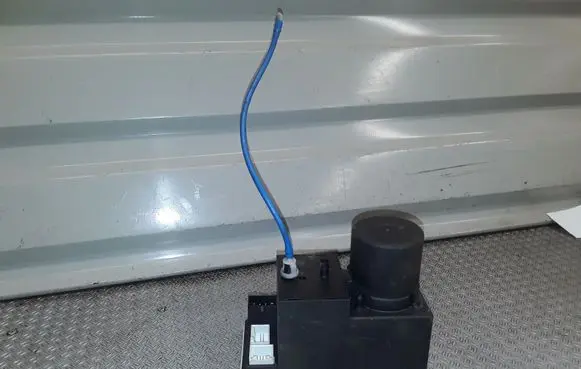 Audi A3 S3 8L Central locking vacuum pump 8L0862257E