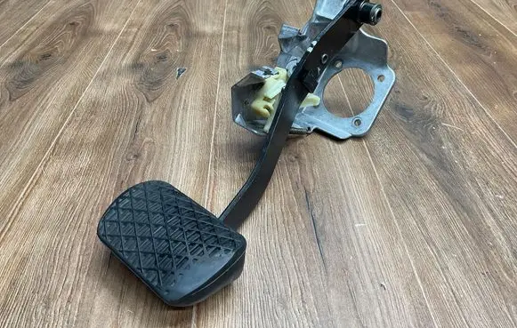Mercedes-Benz SL AMG R129 Brake pedal A1292900519 1232910082
