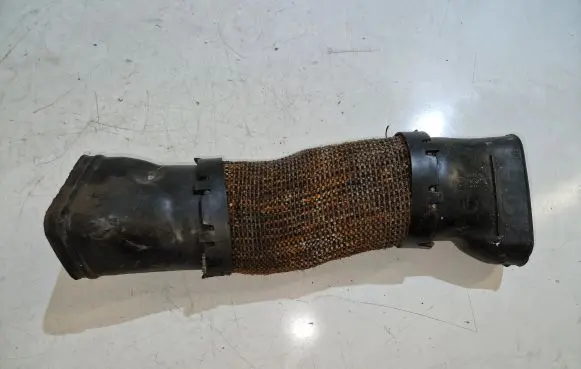 Mercedes-Benz CLS C219 Air intake duct part A6420944997