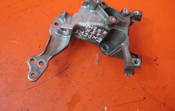 Peugeot Expert Generator/alternator bracket 9804333880