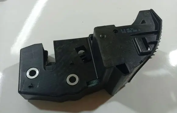 Volkswagen Golf V Seat back rest lock catch 1K0885681E 1K0.885.681.E