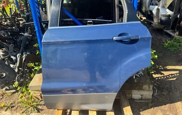 Ford Kuga II Rear door