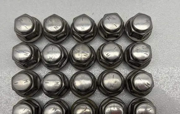 Chrysler Pacifica Wheel nut cap/cover 