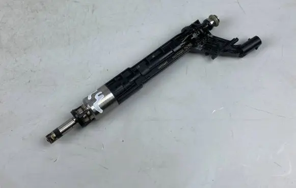 Audi A5 Fuel injector 06M906063K