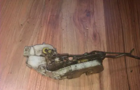 Mitsubishi Galant Front door lock