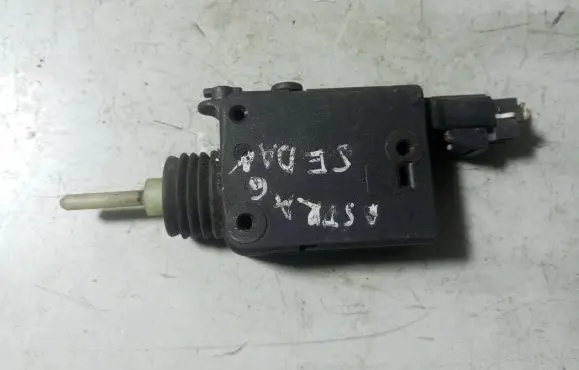 Opel Astra G Central locking motor 90589918 1101215 605420