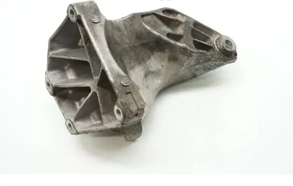 Mercedes-Benz E W212 Engine mounting bracket A6512230004