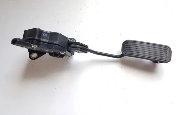 Lexus CT 200H Accelerator throttle pedal 7811076011 1988008462