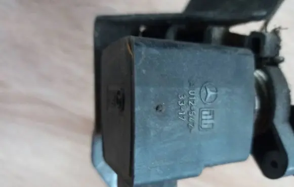 Mercedes-Benz E W210 Accelerator throttle pedal A0125423317 2103001230