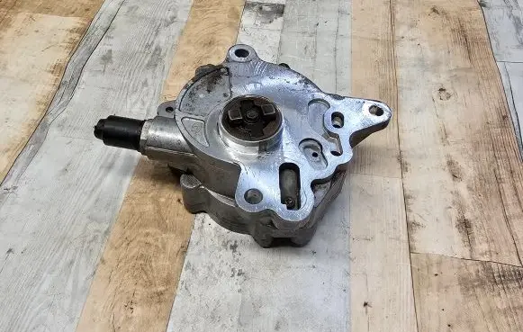 Volkswagen PASSAT B6 Vacuum pump 03G145209C