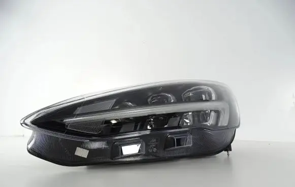 Ford Focus Headlight/headlamp jx7b-13e015-ce