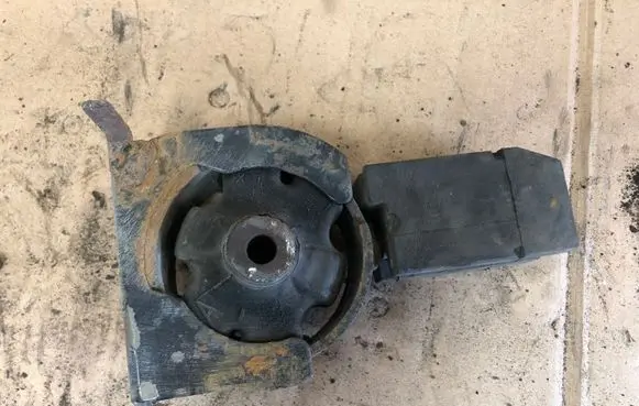 Toyota Corolla E120 E130 Gearbox mount