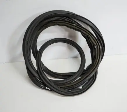 Trunk rubber seal (body)