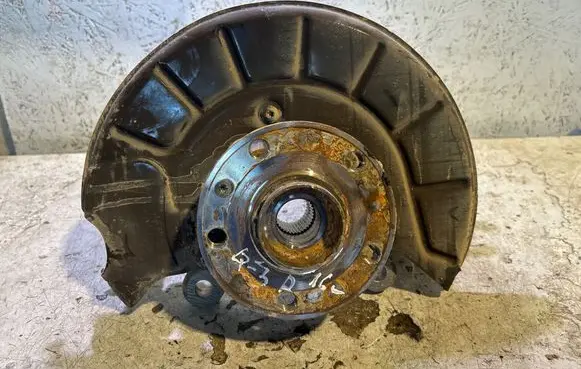 Audi Q3 8U Front wheel hub