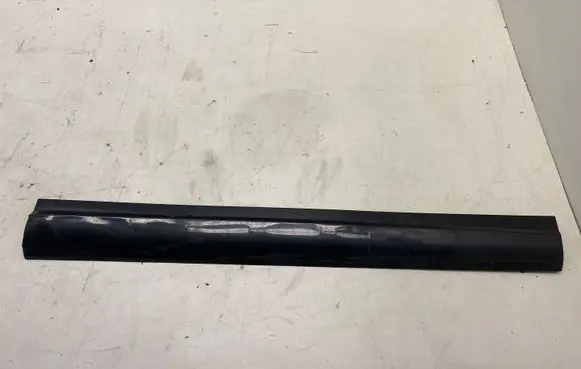 Maserati Levante Front door trim (molding) 670035235
