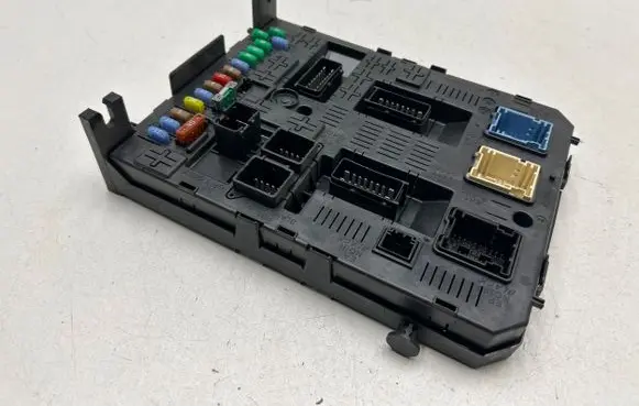 Peugeot 308 SW Comfort/convenience module 28120836 281201930C 28119248