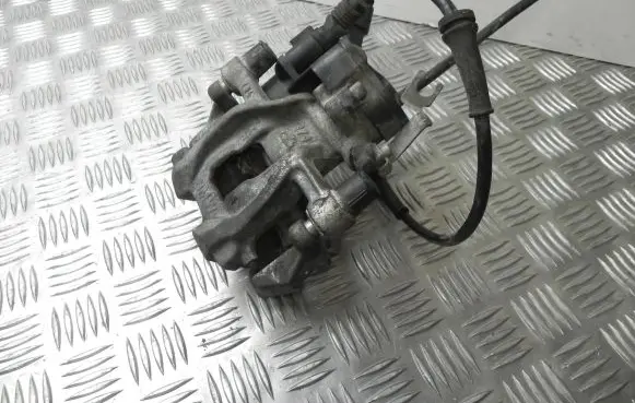 BMW 2 F46 Rear brake caliper 6883019 VD20121