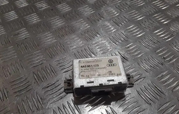 Audi A6 S6 C4 4A Alarm control unit/module 4A0951173