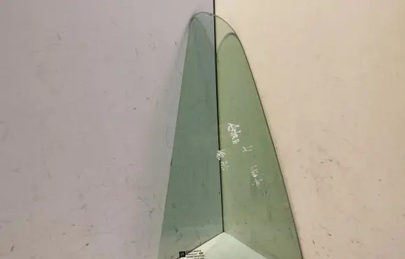 Opel Astra H Rear vent window glass AS2M3236DOT682 43R001582