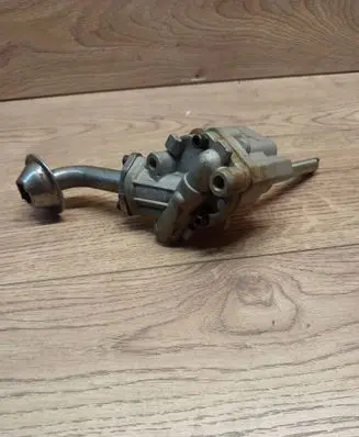 Audi A6 S6 C5 4B Oil pump 027115105